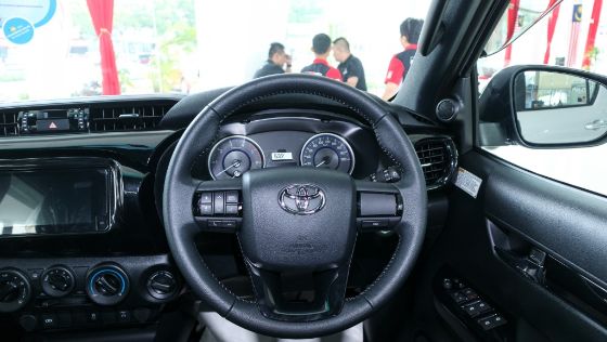 2018 Toyota Hilux Double Cab 2.4 L-Edition AT 4x4 Interior 005