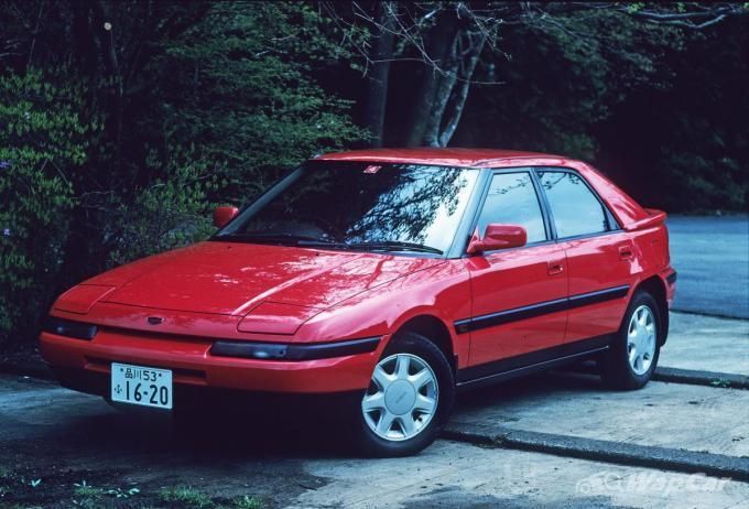 Favoured among playboys, the Mazda Astina is a headlight-flipping 90s icon