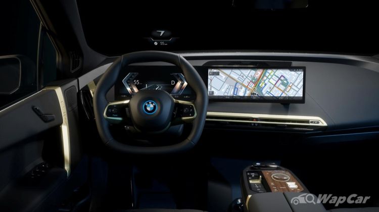 BMW one-ups Mercedes with new iDrive 8 curved display