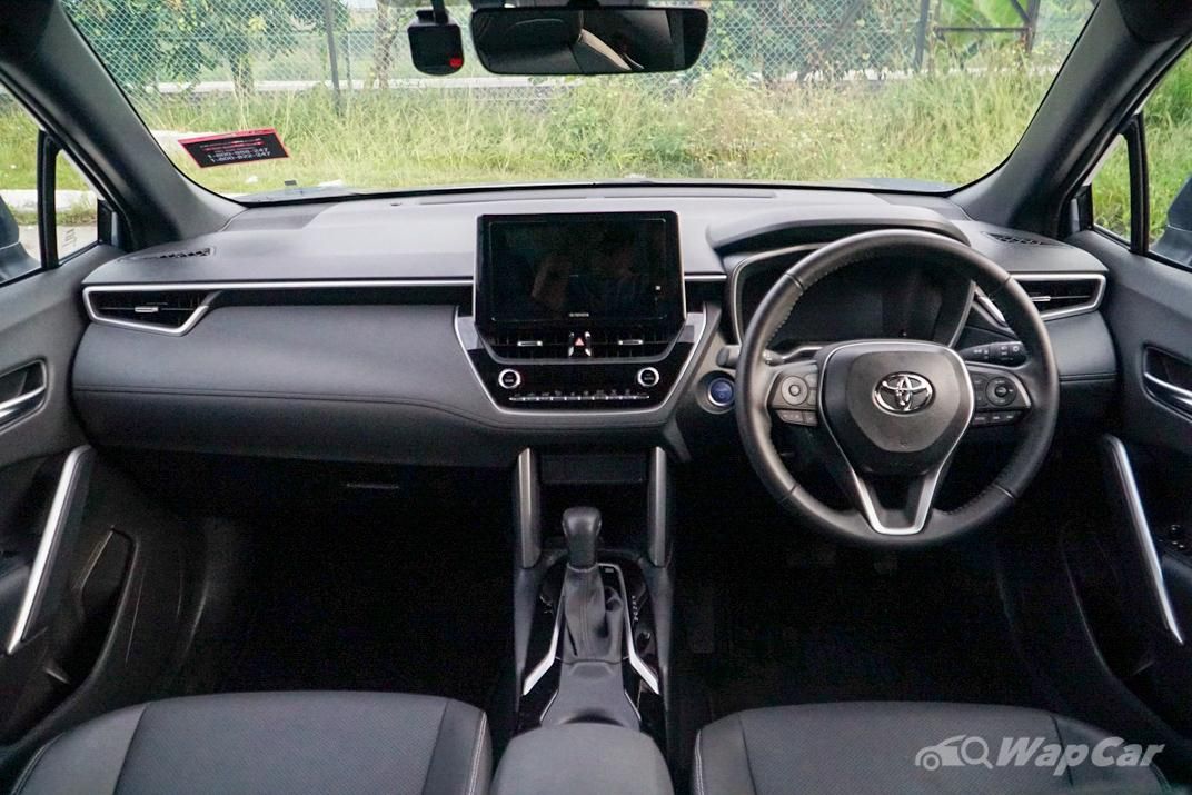 2021 Toyota Corolla Cross 1.8V Interior 001