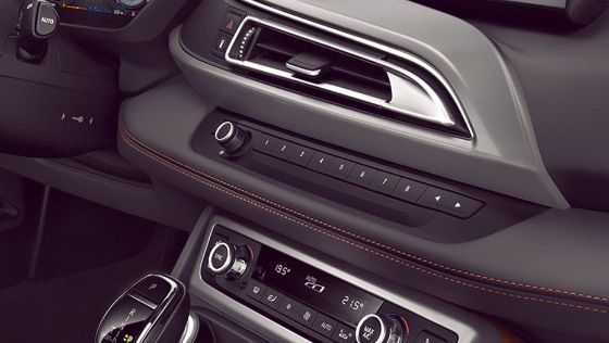 BMW i8 Coupe (2019) Interior 006