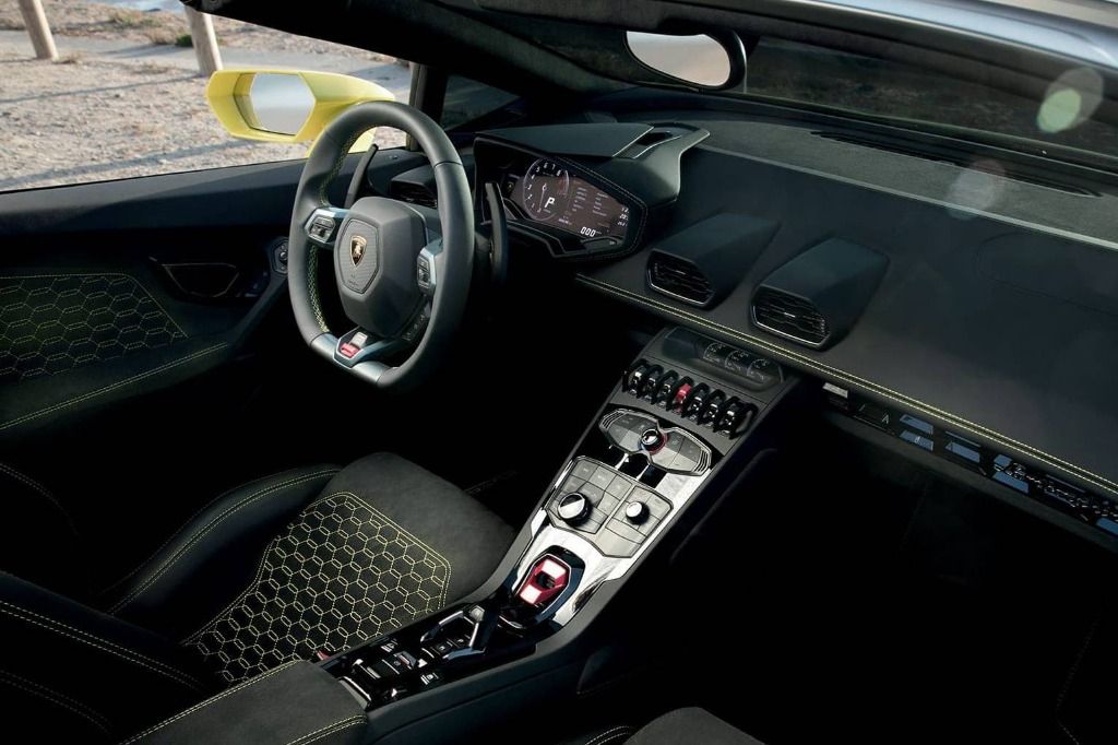 Lamborghini Huracán (2017) Interior 002