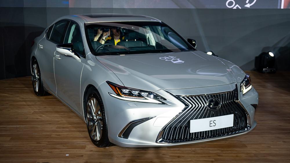 All-new Lexus ES 250 launched in Malaysia, 2 variants priced from RM300k! 01
