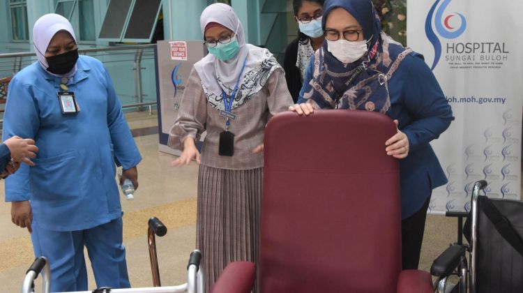 Perodua contributes RM 80k worth of medical equipment to Sungai Buloh Hospital