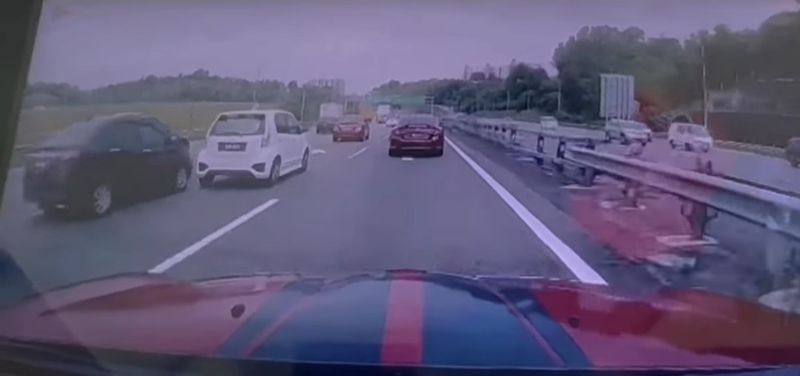 Video: Perodua Myvi tetap 'King', Bezza yang tersondol boleh terpelanting macam kereta mainan 02