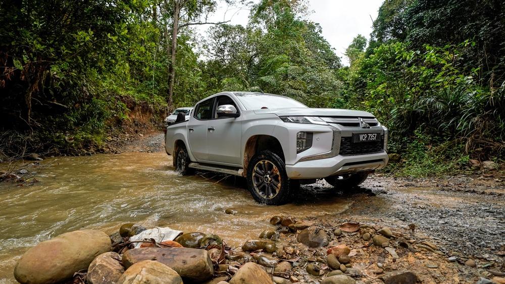 This is why the Mitsubishi Triton's Super Select 4WD II is the best 01
