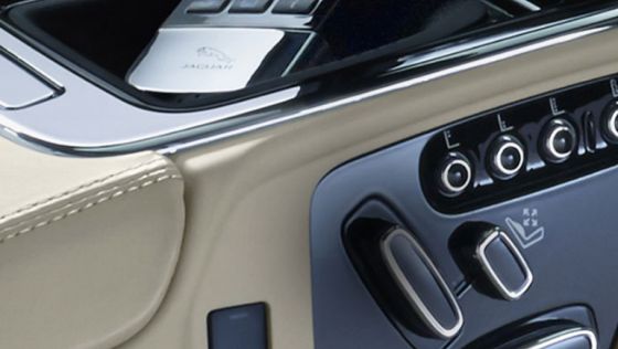 Jaguar XJ (2017) Interior 002