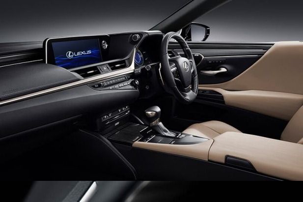 Lexus ES (2019) Interior 002
