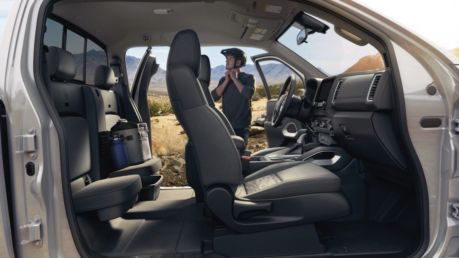 2023 Nissan Frontier King Cab S 3.8L V6 4x4 Interior 005