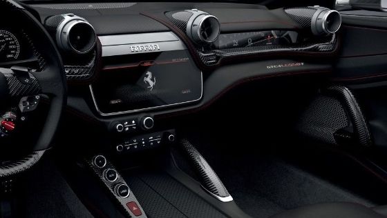 Ferrari GTC4Lusso T (2017) Interior 003