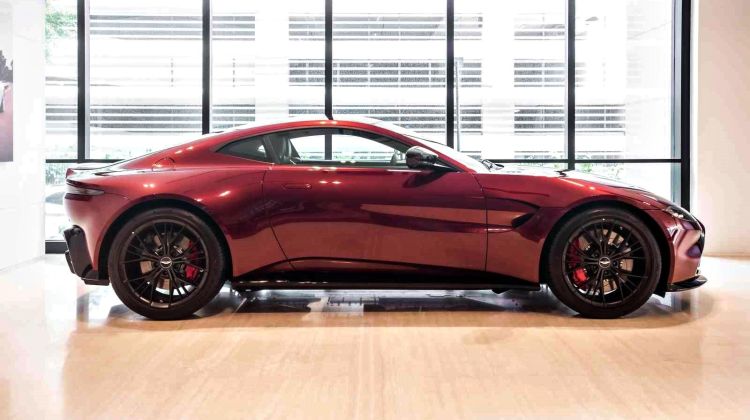 A gentleman's supercar, the Aston Martin Vantage is regal, debonair and sophisticated. Just like Bond