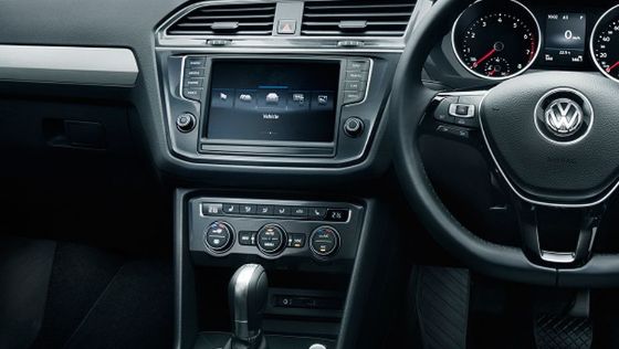 Volkswagen Tiguan (2018) Interior 005