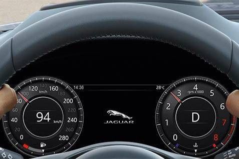 Jaguar E-Pace (2017) Interior 003