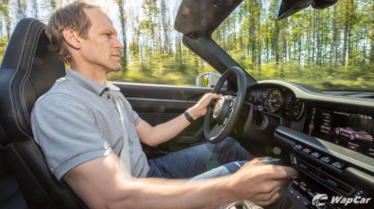 The Porsche 911 (992) is now available with a manual transmission in Europe