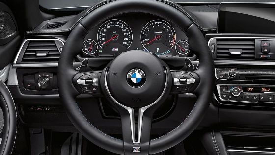 BMW M4 Coupe (2019) Interior 001