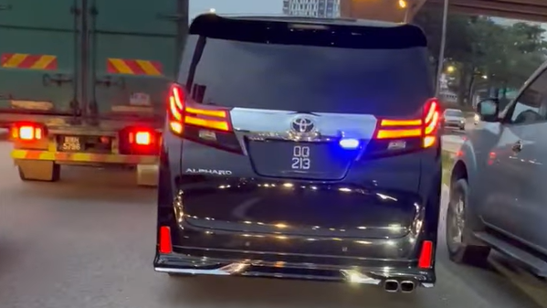 Video: Netizens are still confused whether black Toyota Alphard with sirens and strobe lights is a VIP
