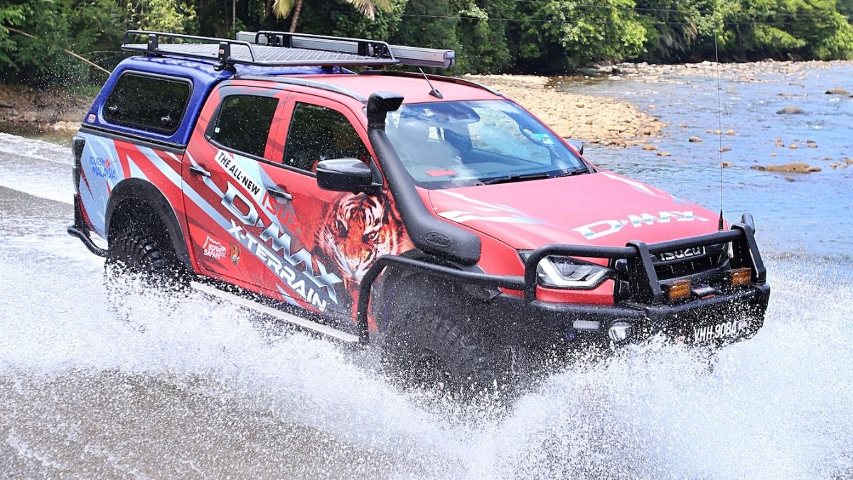 Off the runway and into the wilderness, Isuzu D-Max X-Terrain gets ready to take on Borneo Safari 07