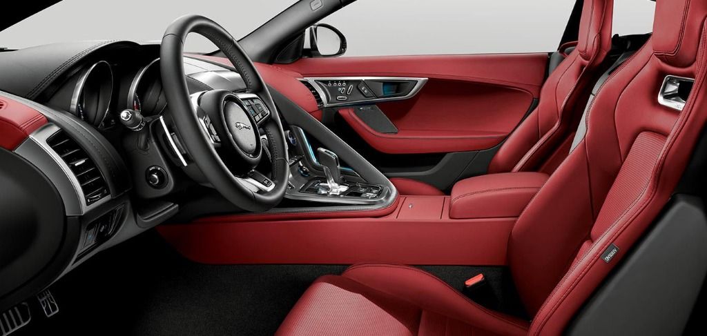 Jaguar F-Type (2013) Interior 001