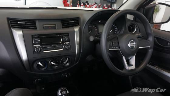 2021 Nissan Navara 2.5L Single Cab Manual Interior 005