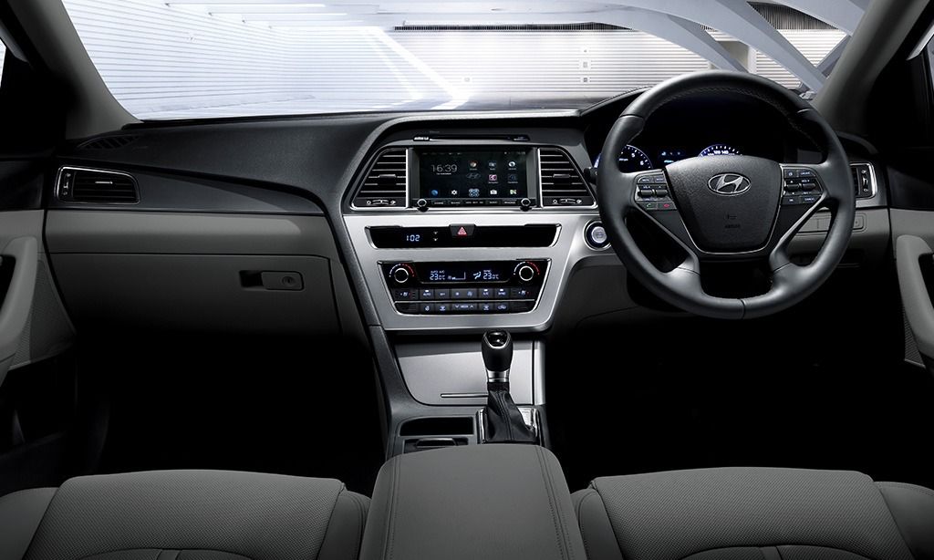Hyundai Sonata (2017) Interior 001