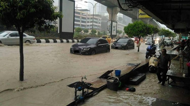 900 mm wading depth! Top 5 best cars for driving through floods in Malaysia
