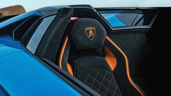Lamborghini Aventador (2017) Interior 003