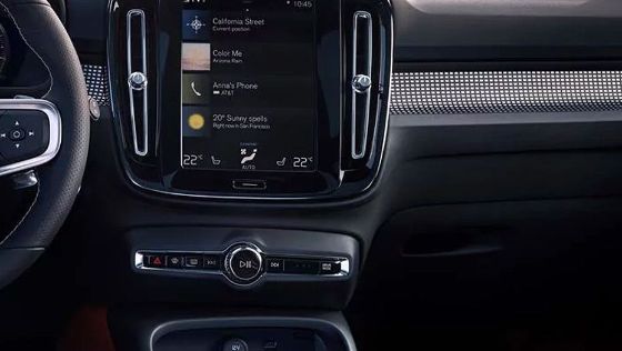 Volvo XC40 (2018) Interior 003