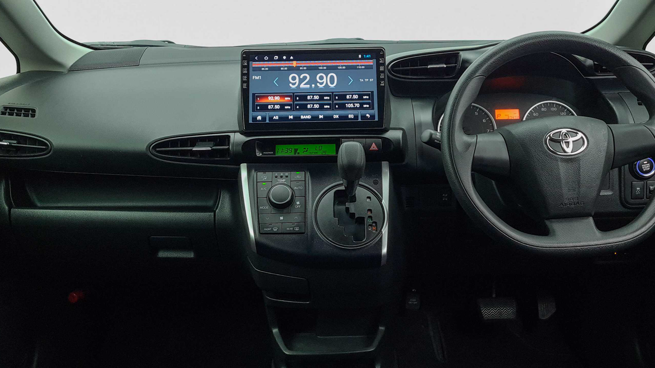 2017 Toyota Wish 2.0L Z Interior 001