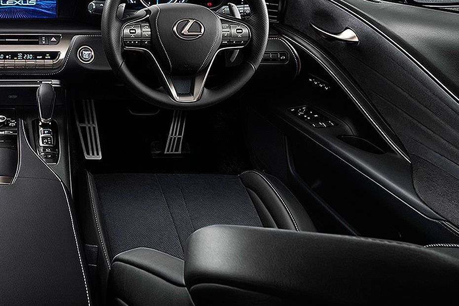 Lexus LC (2018) Interior 002