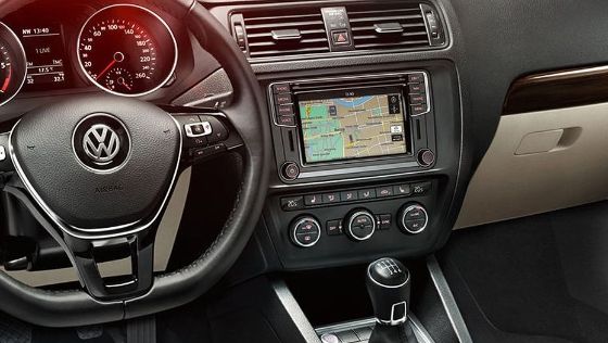Volkswagen Jetta (2018) Interior 002