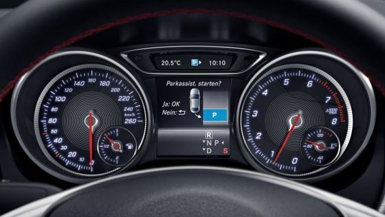 2018 Mercedes-Benz CLA 200 Night Edition Interior 006