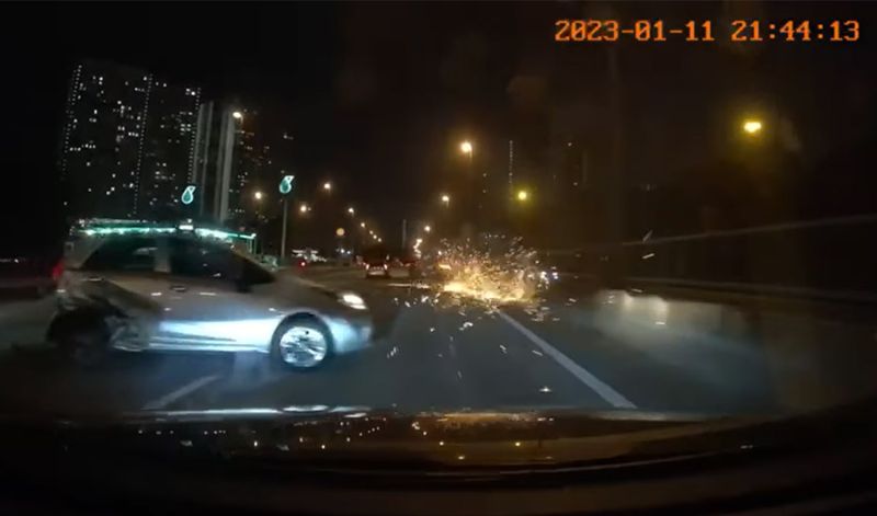 Video: Strong Proton Iriz held up well after being hit by Audi A5 on KESAS, miraculously no injuries 02