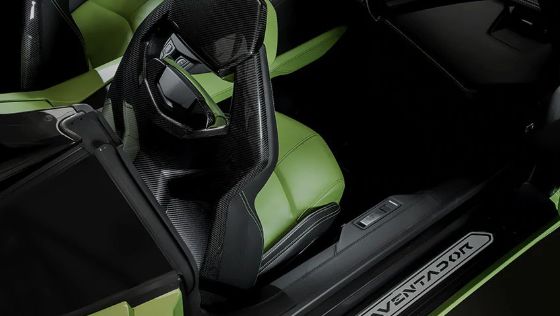 Lamborghini Urus (2018) Interior 002