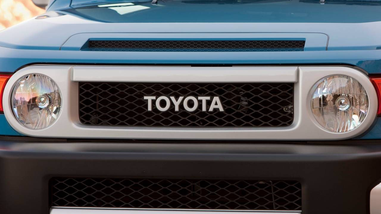 2014 Toyota FJ Cruiser 4.0L V6 Exterior 011