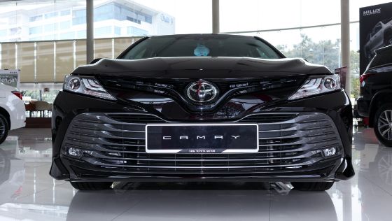 2019 Toyota Camry 2.5V Exterior 002