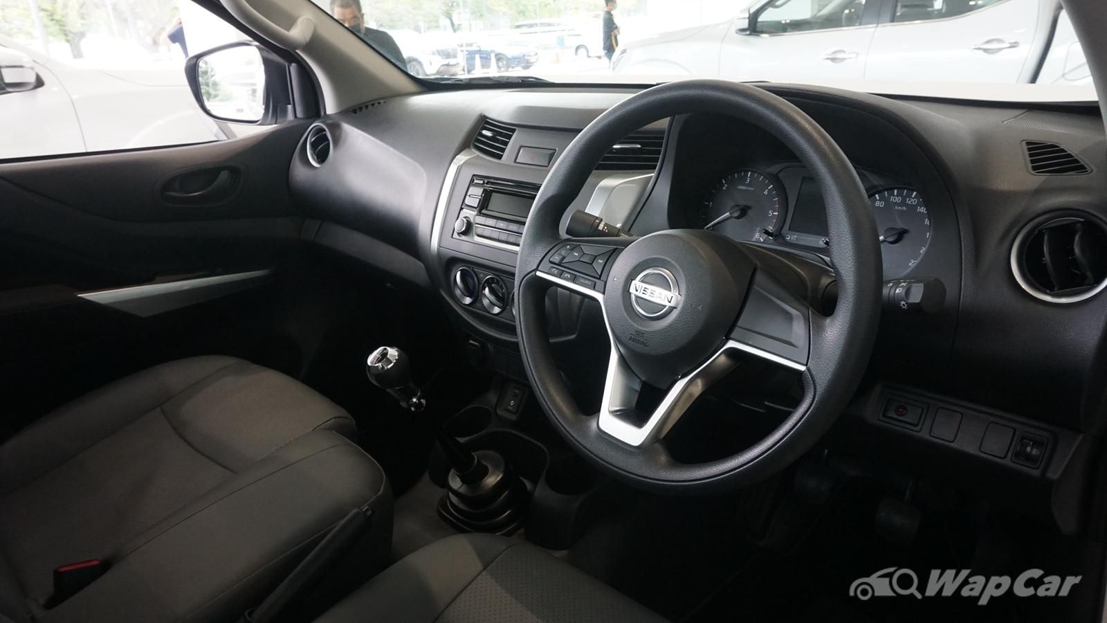 2021 Nissan Navara 2.5L Single Cab Manual Interior 002