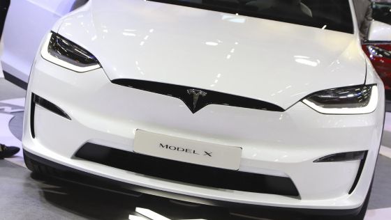 2022 Tesla Model X AWD Exterior 007