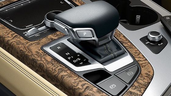 Audi Q7 (2019) Interior 004