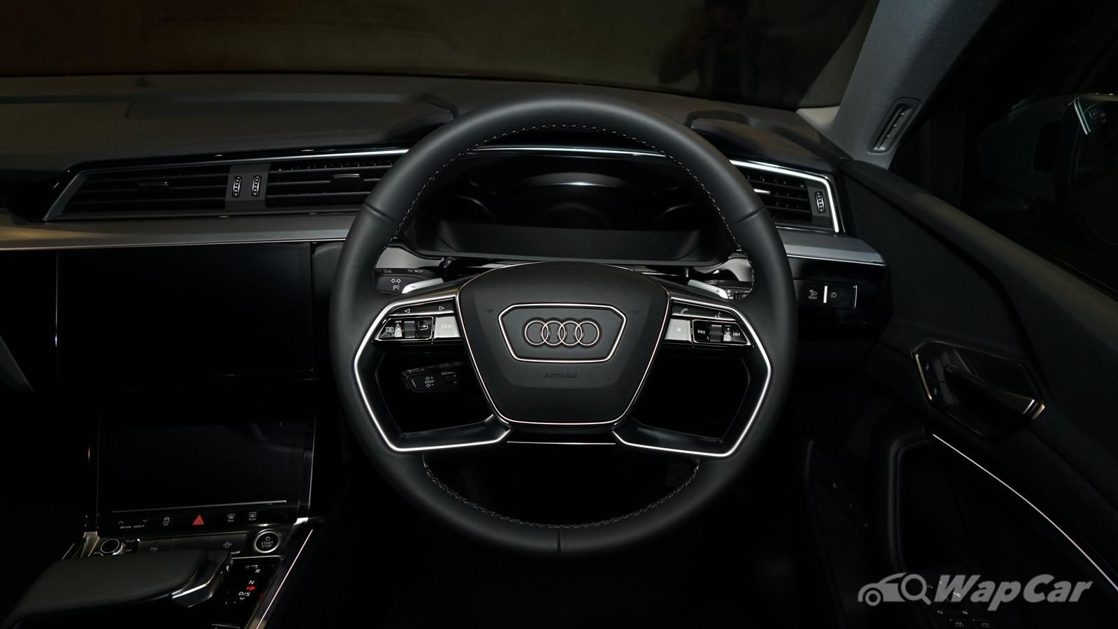 2023 Audi Q8 e-tron Public-2 Interior 003