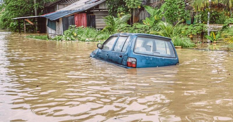 Cara selamat redah banjir dan cara periksa enjin masuk air | WapCar