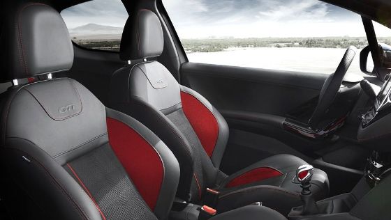 Peugeot 208 GTi (2018) Interior 006