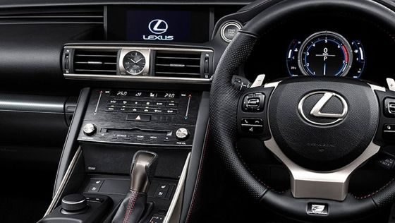 Lexus IS (2018) Interior 003
