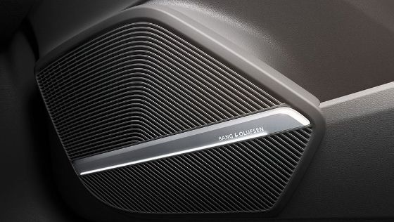 Audi Q5 (2019) Interior 009