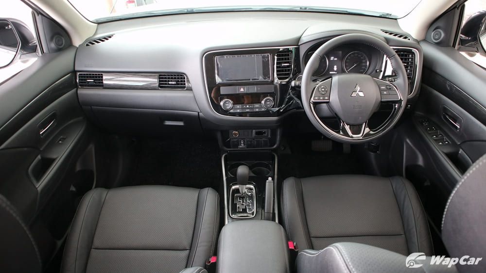 2018 Mitsubishi Outlander 2.0 CVT (CKD) Interior 001