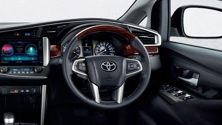 Toyota Innova (2018) Interior 002