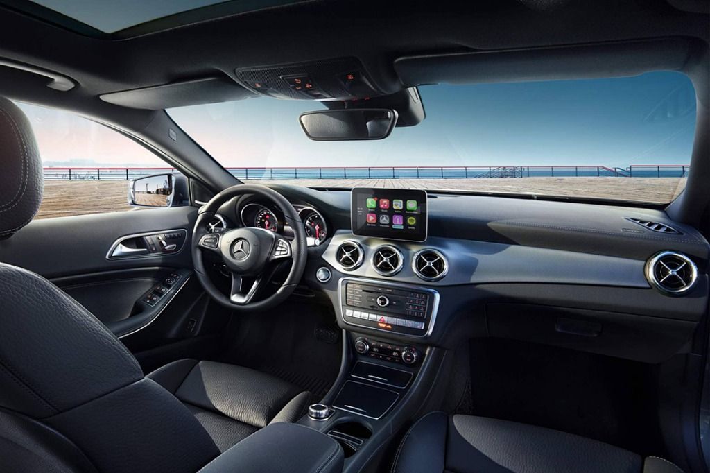 Mercedes-Benz GLA (2018) Interior 001