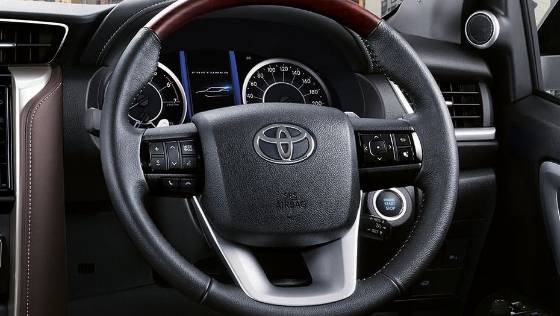 Toyota Fortuner (2018) Interior 002