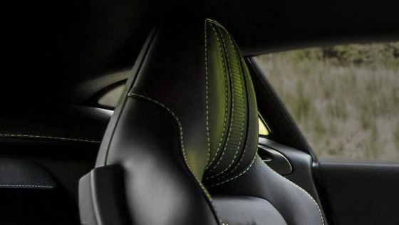 Aston Martin Vantage (2018) Interior 008