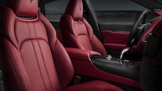 Maserati Levante (2019) Interior 008