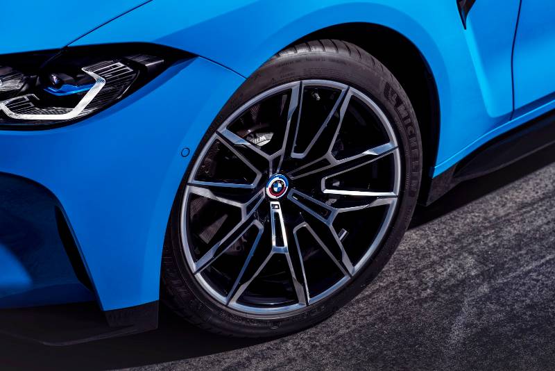 To celebrate 50 years of BMW M, classic badge and iconic colours will return in 2022 02